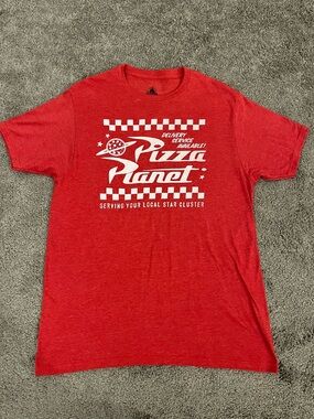 Disney Red Short-Sleeve Pizza Planet 🍕Graphic Tee